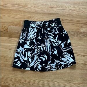 IZ Byer California black white floral leaves tropical pattern skirt medium M